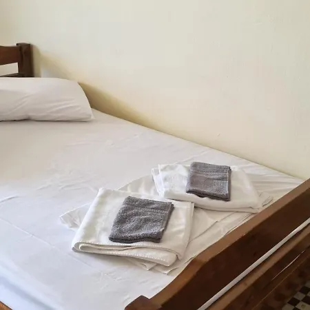 Veranda To Let Lägenhetshotell Neoi Epivatai