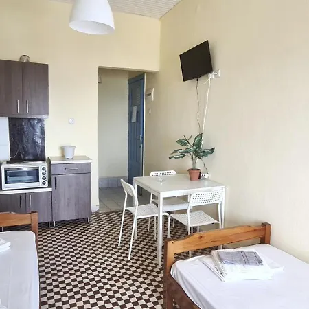 Veranda To Let Lägenhetshotell Neoi Epivatai