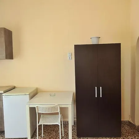 Veranda To Let * Neoi Epivatai