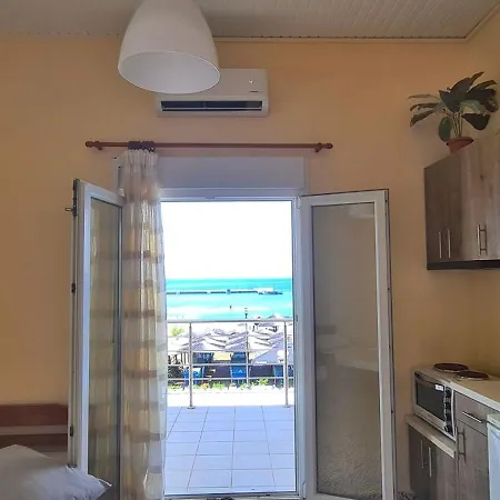 Veranda To Let Neoi Epivatai
