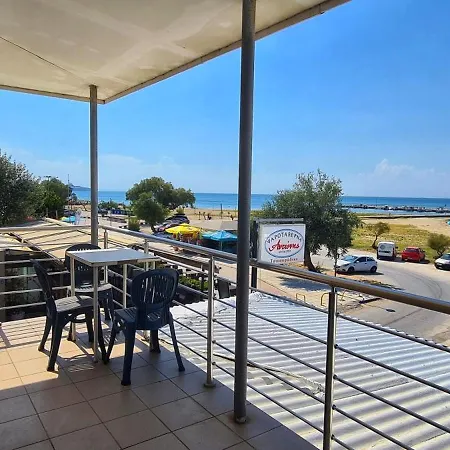 Veranda To Let Lägenhetshotell Neoi Epivatai