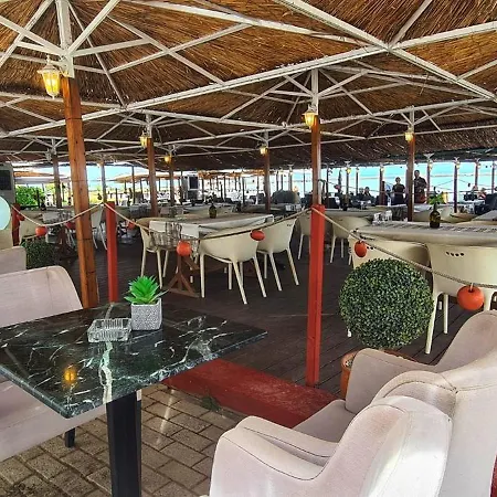 Veranda To Let Neoi Epivatai