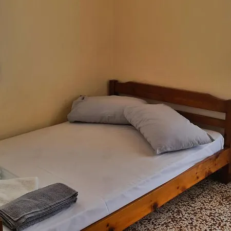 Veranda To Let Lägenhetshotell Neoi Epivatai