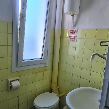 Veranda To Let * Néoi Epivátai