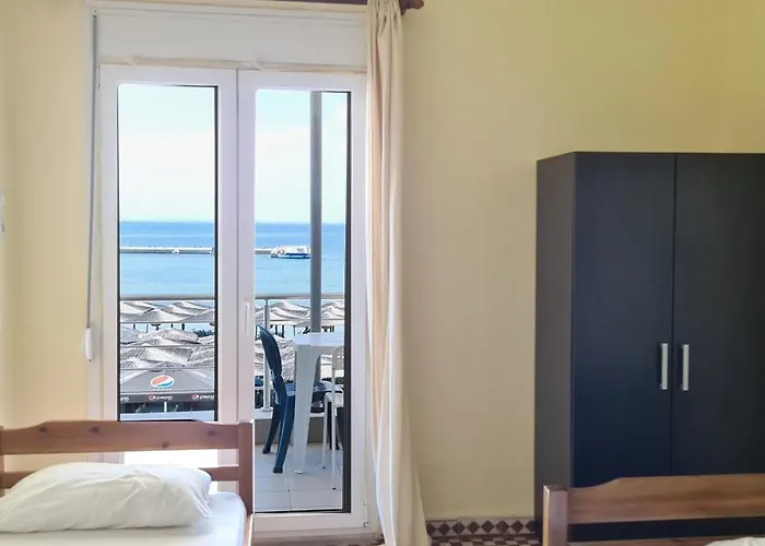 Veranda To Let * Néoi Epivátai