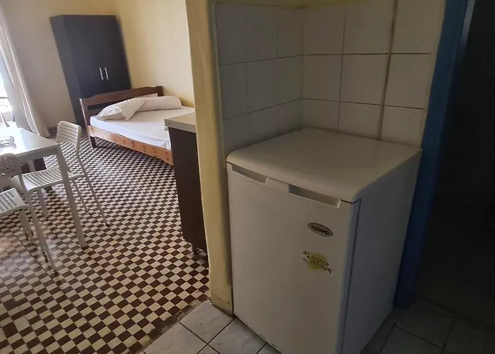 Veranda To Let * Néoi Epivátai