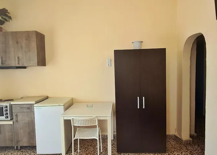 Veranda To Let * Néoi Epivátai