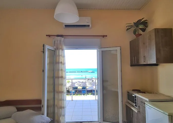 Veranda To Let Néoi Epivátai