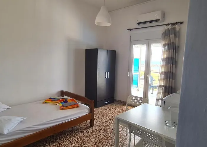 Veranda To Let * Néoi Epivátai